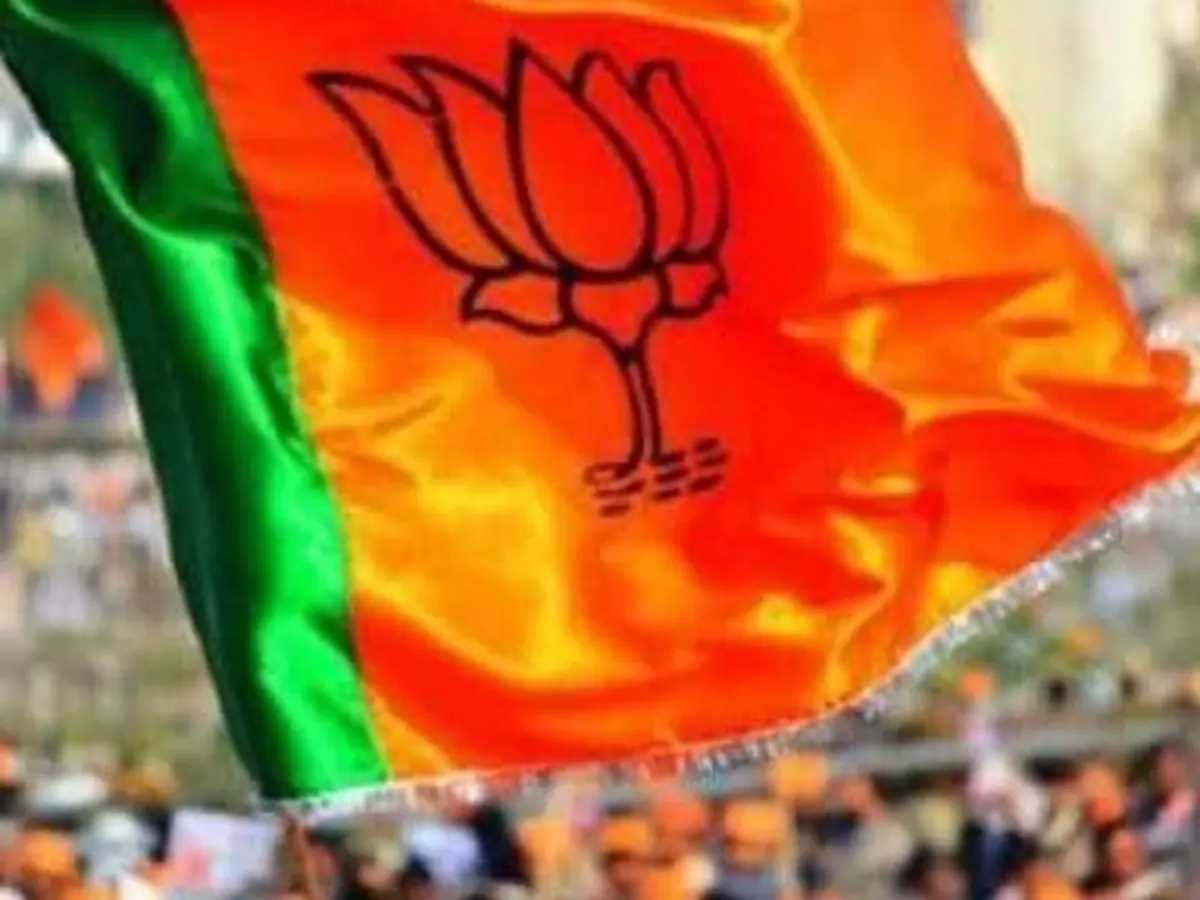 मध्य प्रदेश में कांग्रेस से भाजपा में आए नेता लगाए हुए हैं आस